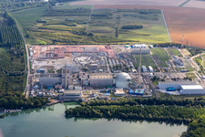 Vue aérienne de La centrale nucléaire ENBW en cours de démantèlement avec le chantier de construction du convertisseur CC à Philippsburg dans le département Bade-Wurtemberg, Allemagne