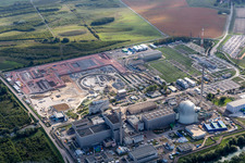 La centrale nucléaire ENBW en cours de démantèlement avec le chantier de construction du convertisseur CC à Philippsburg dans le département Bade-Wurtemberg, Allemagne d'en haut