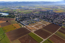 Enregistrement par drone de Nouvelle zone de développement "Mitten im Feld" et Odenwaldstr à Heddesheim dans le département Bade-Wurtemberg, Allemagne