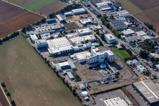Vue aérienne de Locaux de brasserie de Weldebräu GmbH&Co.KG, Corden Pharma GmbH, AHA!Print et Autohaus Mäulen Christian Mäulen eK à Plankstadt dans le département Bade-Wurtemberg, Allemagne