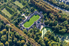 Vue oblique de Mosquée dans le jardin du château de Schwetzingen à Schwetzingen dans le département Bade-Wurtemberg, Allemagne