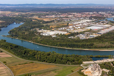 Vue aérienne de Systèmes techniques dans la zone industrielle de l'aérodrome avec Interpneu Handelsgesellschaft mbH - Reifen Logistikzentrum, Lidl Vertriebs GmbH & Co KG SPE, Contargo, TanQuid, Saint-Gobain Isover G+H AG, Vital Fleisch GmbH et Lauras Girls Brothel à Speyer dans le département Rhénanie-Palatinat, Allemagne