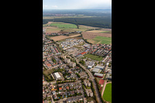 Vue d'oiseau de Quartier Linkenheim in Linkenheim-Hochstetten dans le département Bade-Wurtemberg, Allemagne