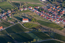 Vue aérienne de Chapelle Saint-Denys à le quartier Gleiszellen in Gleiszellen-Gleishorbach dans le département Rhénanie-Palatinat, Allemagne