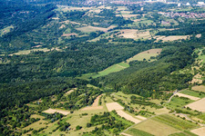 Vue aérienne de Réserve naturelle de Kettelbachtal à le quartier Obernhausen in Birkenfeld dans le département Bade-Wurtemberg, Allemagne