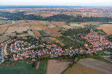 Hunspach dans le département Bas Rhin, France vu d'un drone