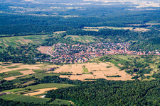 Vue aérienne de Du sud-ouest à le quartier Dietlingen in Keltern dans le département Bade-Wurtemberg, Allemagne