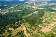 Vue aérienne de Réserve naturelle de Kettelbachtal à le quartier Obernhausen in Birkenfeld dans le département Bade-Wurtemberg, Allemagne