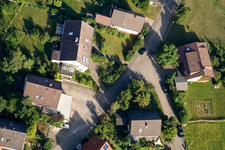 Vue aérienne de Weinbergstr à le quartier Obernhausen in Birkenfeld dans le département Bade-Wurtemberg, Allemagne