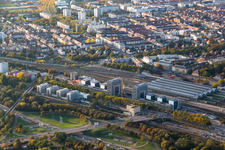 Vue aérienne de Chantier de construction du nouveau bâtiment de bureaux et commercial sur la Schwarzwaldstraße à le quartier Südweststadt in Karlsruhe dans le département Bade-Wurtemberg, Allemagne