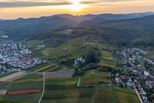 Vue aérienne de Palais Weinstraße 89A au coucher du soleil à Bad Bergzabern dans le département Rhénanie-Palatinat, Allemagne