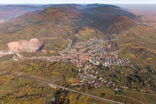 Vue aérienne de Carrière d'extraction et d'extraction de basalte de la Basalt-Actien-Gesellschaft à côté de la ville d'Albersweiler à le quartier Queichhambach in Annweiler am Trifels dans le département Rhénanie-Palatinat, Allemagne