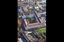 Vue aérienne de Terrain de l'hôpital de la clinique de psychiatrie et de psychothérapie de l'enfant et de l'adolescent dans le district de Pfalzklinik Landeck à Klingenmünster dans le département Rhénanie-Palatinat, Allemagne