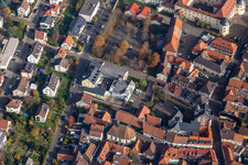 Vue aérienne de Église protestante de montagne à Bad Bergzabern dans le département Rhénanie-Palatinat, Allemagne