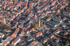 Vue aérienne de Église sur la Messplatz à Bad Bergzabern dans le département Rhénanie-Palatinat, Allemagne