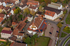 Vue aérienne de Hôtel Restaurant Silencer Hof en Schweigen à le quartier Schweigen in Schweigen-Rechtenbach dans le département Rhénanie-Palatinat, Allemagne