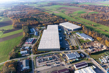 Zone commerciale Horst avec Magna Interiors, Random Logistics, STS Group et Thermo Fisher à le quartier Minderslachen in Kandel dans le département Rhénanie-Palatinat, Allemagne d'en haut