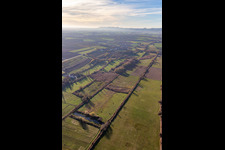 Vue aérienne de Billigheimer Bruch, Erlenbachtal entre Barbelroth, Hergersweiler et Winden à le quartier Mühlhofen in Billigheim-Ingenheim dans le département Rhénanie-Palatinat, Allemagne