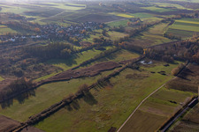 Vue oblique de Billigheimer Bruch, Erlenbachtal entre Barbelroth, Hergersweiler et Winden à le quartier Mühlhofen in Billigheim-Ingenheim dans le département Rhénanie-Palatinat, Allemagne