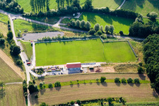 Vue aérienne de Stade Pneuhage à le quartier Auerbach in Karlsbad dans le département Bade-Wurtemberg, Allemagne
