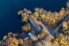 Maison de pêche sur le Vieux Rhin à Neupotz dans le département Rhénanie-Palatinat, Allemagne d'en haut