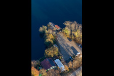 Maison de pêche sur le Vieux Rhin à Neupotz dans le département Rhénanie-Palatinat, Allemagne hors des airs