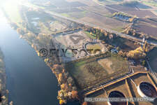 Vue aérienne de Renaturation et réhabilitation d'un ancien parc de stockage à Jockgrim dans le département Rhénanie-Palatinat, Allemagne
