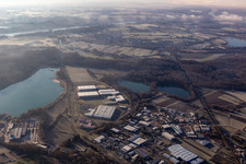 Vue aérienne de Zone industrielle et commerciale avec Faurecia, Groke Doors, Linde+Wiemann et Noblesse à Hagenbach dans le département Rhénanie-Palatinat, Allemagne