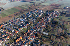 Vue aérienne de Untere Hauptstrasse, Guttenbergstrasse et Wasgaustrasse à le quartier Kleinsteinfeld in Steinfeld dans le département Rhénanie-Palatinat, Allemagne