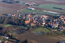 Vue aérienne de Église protestante à Minfeld dans le département Rhénanie-Palatinat, Allemagne