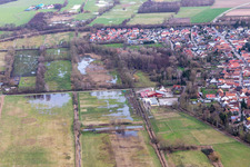 Vue aérienne de Fossé de crue inondé/Erlenbach à la laverie à Billigheim-Ingenheim dans le département Rhénanie-Palatinat, Allemagne