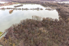 Vue aérienne de Vieux Rhin inondé / Polder de Neupotz à Wörth am Rhein dans le département Rhénanie-Palatinat, Allemagne