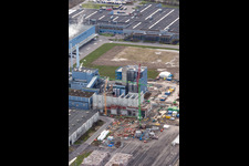Construction de la nouvelle centrale électrique à gaz et hydrogène de l'usine de papier Palm GmbH & Co. KG dans la zone industrielle de Wörth-Oberwald à Wörth am Rhein dans le département Rhénanie-Palatinat, Allemagne depuis l'avion