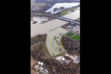 Vue aérienne de Port Maximiliansau à marée haute à le quartier Maximiliansau in Wörth am Rhein dans le département Rhénanie-Palatinat, Allemagne