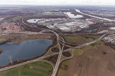 Vue aérienne de Locaux de l'usine Daimler Truck AG derrière la Schäuffele Baggersse à Wörther Kreuz à Wörth am Rhein dans le département Rhénanie-Palatinat, Allemagne