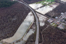 Vue aérienne de Terrain en contrebas de l'Otterbach avec prairies inondées sur l'A65 à Kandel dans le département Rhénanie-Palatinat, Allemagne