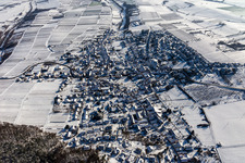 Vue aérienne de Vue aérienne d'hiver dans la neige à Oberotterbach dans le département Rhénanie-Palatinat, Allemagne
