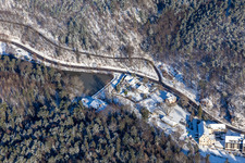 Vue aérienne de Vue aérienne d'hiver dans la neige du Kurtal à Bad Bergzabern dans le département Rhénanie-Palatinat, Allemagne