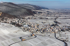 Vue aérienne de Vue aérienne d'hiver dans la neige à Frankweiler dans le département Rhénanie-Palatinat, Allemagne