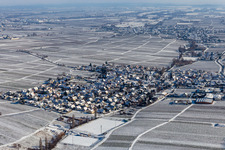 Vue aérienne de Vue aérienne d'hiver sous la neige à Hainfeld dans le département Rhénanie-Palatinat, Allemagne
