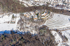 Vue aérienne de Vue aérienne d'hiver dans la neige du château de Kropsburg à le quartier SaintMartin in Sankt Martin dans le département Rhénanie-Palatinat, Allemagne
