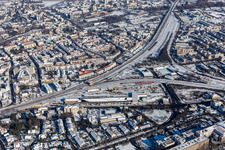 Vue aérienne de Vue aérienne d'hiver dans la neige du Gleisdreieck à Neustadt an der Weinstraße dans le département Rhénanie-Palatinat, Allemagne