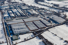 Vue aérienne de Zone industrielle et commerciale hivernale et enneigée de Landau Ost avec Michelin Reifenwerke et APL Automobil-Prüftechnik Landau GmbH à Landau in der Pfalz dans le département Rhénanie-Palatinat, Allemagne
