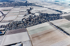 Vue aérienne de Vue aérienne d'hiver dans la neige à le quartier Mörlheim in Landau in der Pfalz dans le département Rhénanie-Palatinat, Allemagne