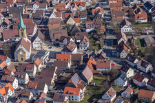 Vue aérienne de Église Saint-Pierre et Hauptstr à Renningen dans le département Bade-Wurtemberg, Allemagne