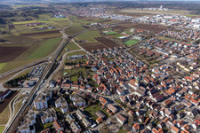 Vue aérienne de Station S-Bahn Renningen-Sud avec parking pour covoiturage à Renningen dans le département Bade-Wurtemberg, Allemagne