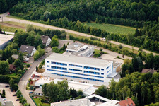 Ittersbach, zone industrielle à le quartier Im Stockmädle in Karlsbad dans le département Bade-Wurtemberg, Allemagne vu d'un drone