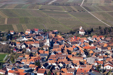 Vue aérienne de Église protestante à le quartier Wollmesheim in Landau in der Pfalz dans le département Rhénanie-Palatinat, Allemagne