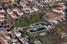 Vue aérienne de Piscine extérieure de Kalmitbad à Maikammer dans le département Rhénanie-Palatinat, Allemagne