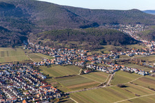 Quartier Hambach an der Weinstraße in Neustadt an der Weinstraße dans le département Rhénanie-Palatinat, Allemagne vue d'en haut